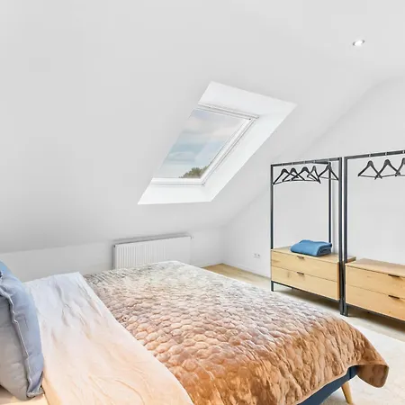 Schoene In Ruhiger Lage In *