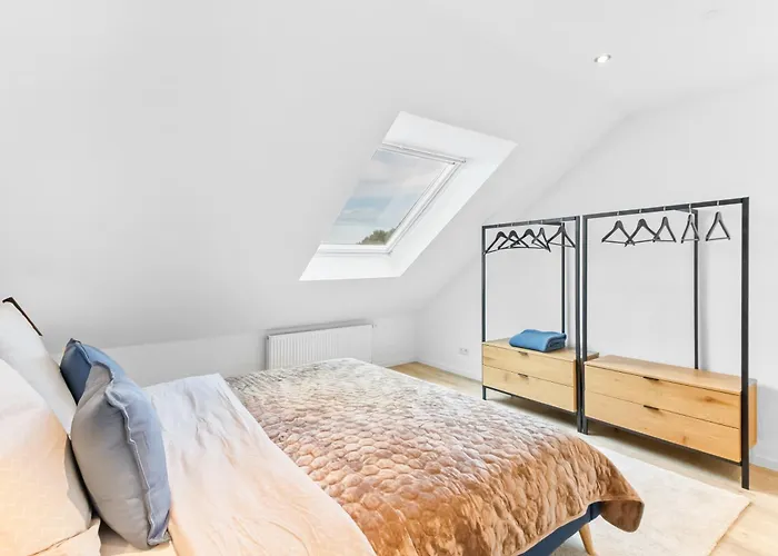 Schoene In Ruhiger Lage In *